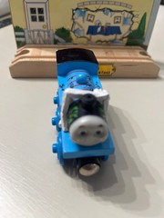 Thomas Comes to Breakfast Wooden Train Set with Display Track & Collector Cards