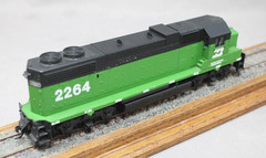 ATHEARN Burlington Northern BN EMD GP38-2 UN-POWERED Diesel #2264, C7