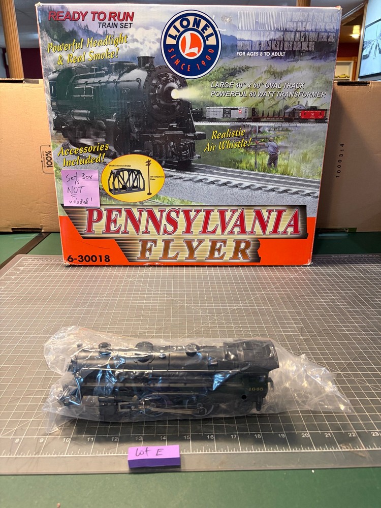 Lionel O Train Diecast 1645 Locomotive Engine w/Smoke & 2 Figures in Cab LOT E