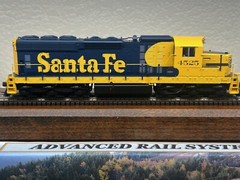 SANTA FE SD24 BLUE WARBONNET DCC &QUANTUM SOUND ” MASTER GOLD ” HO Scale NEW OOP
