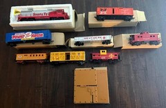 (7) HO Scale Bachmann Train Cars & 1- Bachmann Diesel Engine -Santa Fe #350