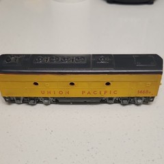 Vintage Union Pacific 1468B HO Diesel Locomotive Yellow Black Model Railroad