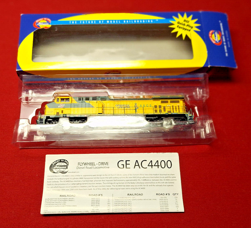 Athearn 7972 AC4400 Chicago & Northwestern C&NW 8808 Locomotive HO scale in box