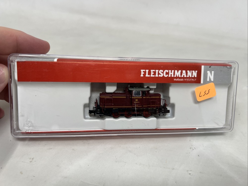 Fleischmann 722504 DB BR260 Diesel Locomotive Wine Red Paint N Gauge