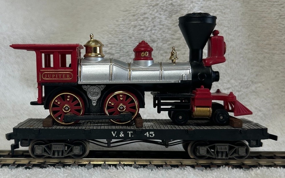HO Scale Jupiter 4-4-0 Steam Locomotive on a Pocher V & T Flat Car