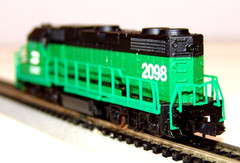 LIFE-LIKE N SCALE BN BURLINGTON NORTHERN GP38 DIESEL LOCOMOTIVE (L67)