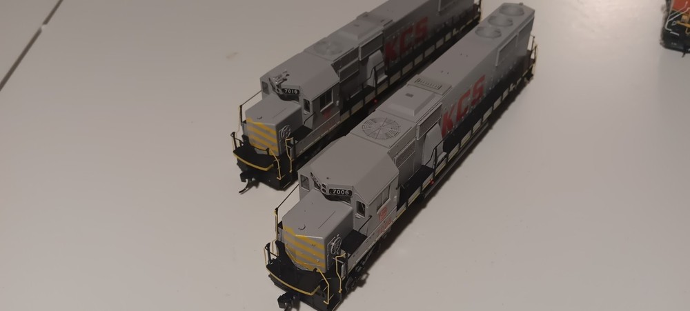 Two Used Walthers Mainline HO SCALE KCS SD50