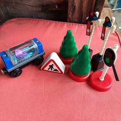 2001 Sodor Thomas & Friend Aquarium Car & Tomy Trackmaster Tree Traffic Control