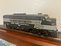 NEW YORK CENTRAL F3A&F3B LOCOS- DCC/SOUND – HO Scale -“GENESIS” NEW RTR OOP