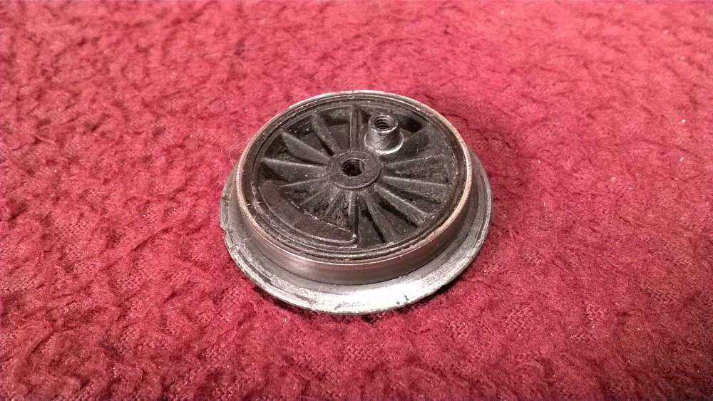 #2 LIONEL PREWAR 203 B6 STEAM LOCOMOTIVE – GEAR END DRIVE WHEEL – STEEL TIRE