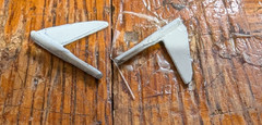 PAIR AMERICAN FLYER PREWAR TRIANGULAR FLAG CAST WHITE PAINT