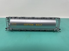 Atlas HO – 3/6 bay cylindrical Hopper – NoTrucks No Package – cotton belt