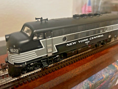 NEW YORK CENTRAL F3A&F3B LOCOS- DCC/SOUND – HO Scale -“GENESIS” NEW RTR OOP
