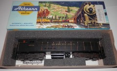 Athearn HO Scale POWERED Pennsylvania 8704 Trainmaster Diesel Loco #4305