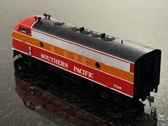 HO Scale Athearn Roundhouse SP F7 Set – RND3202 / RND3203 (DCC Ready)