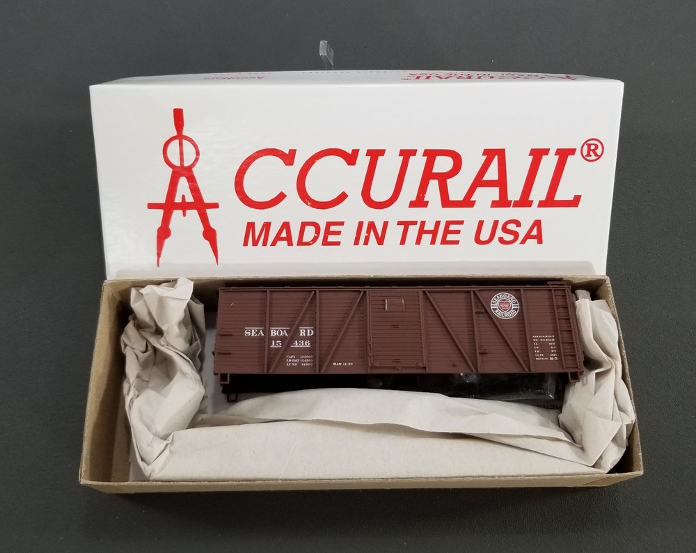 Accurail HO 7113 Seaboard 40′ 6-Panel Wood Box Car Unassembled Kit