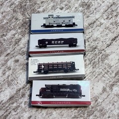 Southern Pacific N Gauge Locomotive, Caboose, Coal Car, Log Car Black Gray Set