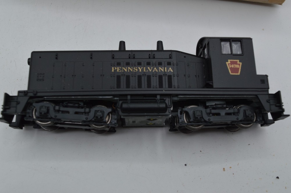 HO Scale Athearn SW-1500 Diesel Locomotive Pennsylvania Black #1478 – 4008