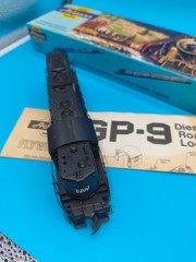 OLD VINTAGE ATHEARN UNECORATE GP9 HO Scale Norfolk & Western 3151 BRASS TRUCKS