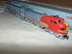 MARKLIN HO 37622 SANTA FE DIGITAL AB DIESEL – A UNIT POWERED -B IS DUMMY + BOX