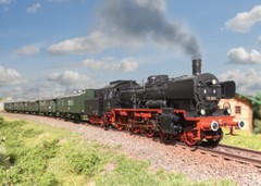Märklin 39782 + 43353 Steam Locomotive BR 78 1002 Sound + Car Set with Interior Lighting