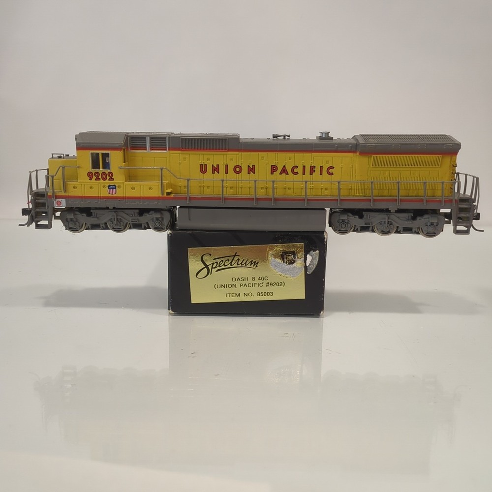 Bachmann Spectrum HO Union Pacific Dash 8-40C Locomotive UP # 9202 C40-8