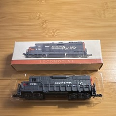 Southern Pacific N Gauge Diesel Locomotive 9725 Analog Bo-Bo Ready-to-Go