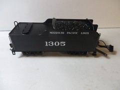 BROADWAY LIMITED #123 USRA LIGHT 2-8-2 MO PAC HO #1305 LOCOMOTIVE & TINDER