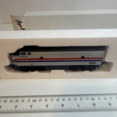 Amtrak HO Diesel Locomotive #106 Analog Silver Red White Blue Plastic