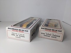 Bachmann HO Scale Trains EMD F9 Diesel Chessie No. 41-615-09 & No. 43-1007-17