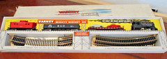 VARNEY HO No. 25 MIGHTY MIDGET TRAIN SET LOCOMOTIVE & FREIGHT CARS 1957 MIB