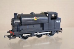 TRIANG R153 BR BLACK 0-6-0 SADDLE TANK LOCOMOTIVE 748 BOXED oi