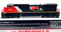 HO ATLAS 10001227 SILVER DASH 8-40C CANADIAN NATIONAL CN # 2115 15th ANNIVERSARY