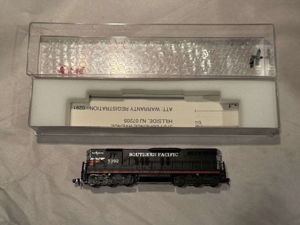 Atlas-Kato EMD Sd 9 #4539 Southern Pacific Engine Model Train- N Scale
