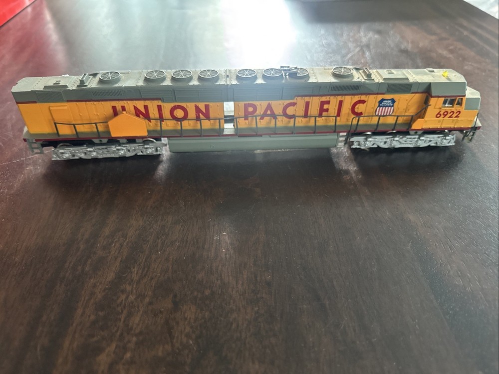 Vintage Union Pacific locomotive Rare #6922 diesel HO electric train