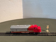 MECHANICS SPECIAL: N Bachmann Santa Fe F9A #215 Passenger Locomotive (26-844)