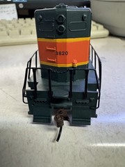 walthers Diecast Train Engine BNSF 3820 Runs With Lights Gp9m HO