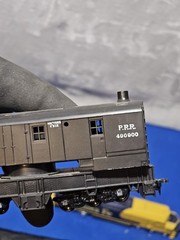 Athearn HO scale EMD F45 Santa Fe model locomotive shell, 5903 & Train Crane