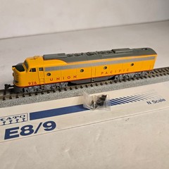 Kato 176-265 N Union Pacific EMD E8/9 A Runs