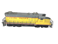TYCO Union Pacific #5628 HO Scale Train Locomotive Engine Yellow