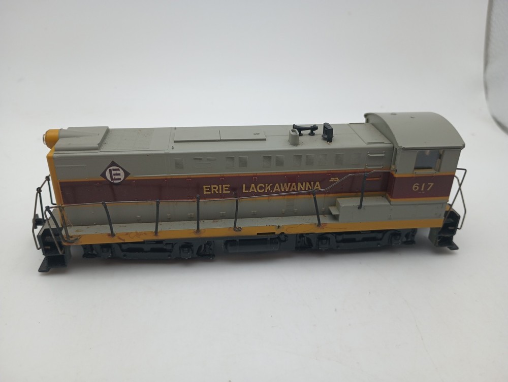 Athearn #3703 HO Erie Lackawanna #617 S12 Diesel Switcher Locomotive