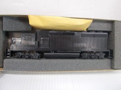 ATHEARN # 4720~ UNDECORATED GP-40-2 DUMMY LOCOMOTIVE ~HO SCALE~ LOT-B