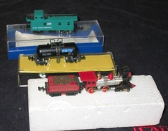 N Scale Jupiter Locomotive & 2 Cars