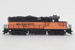 Walthers Trainline HO Scale The Milwaukee Road MILW #974 GP9M DC Powered Tested✓