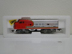 Vintage Bachmann Santa Fe EMD F9 Diesel HO Scale Train Locomotive With Box