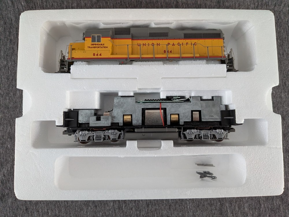 Proto 2000 HO GP30, Union Pacific #844, Item #23090, DC Analog.