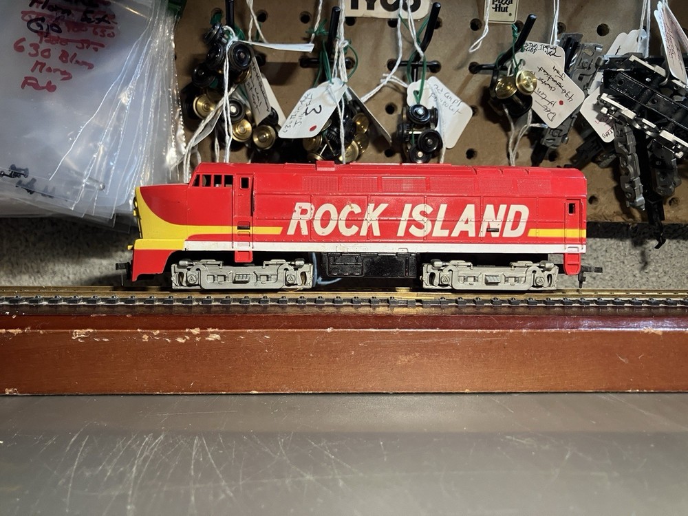 TYCO HO Baldwin Shark Rock Island Dummy