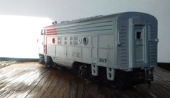 Model Power F7 Diesel Locomotive ~ SANTA FE ~ Traction Wheels Rd# 307 – HO