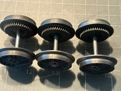 Lionel O Train FOUR LOCOMOTIVE DRIVE WHEEL & AXLE SETS each w/ One Geared Wheel