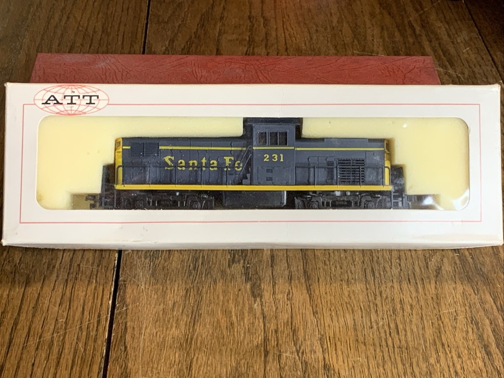 ATT HO 415 Sante Fe #231 Powered Locomotive Original Box 1/87 Yugoslav